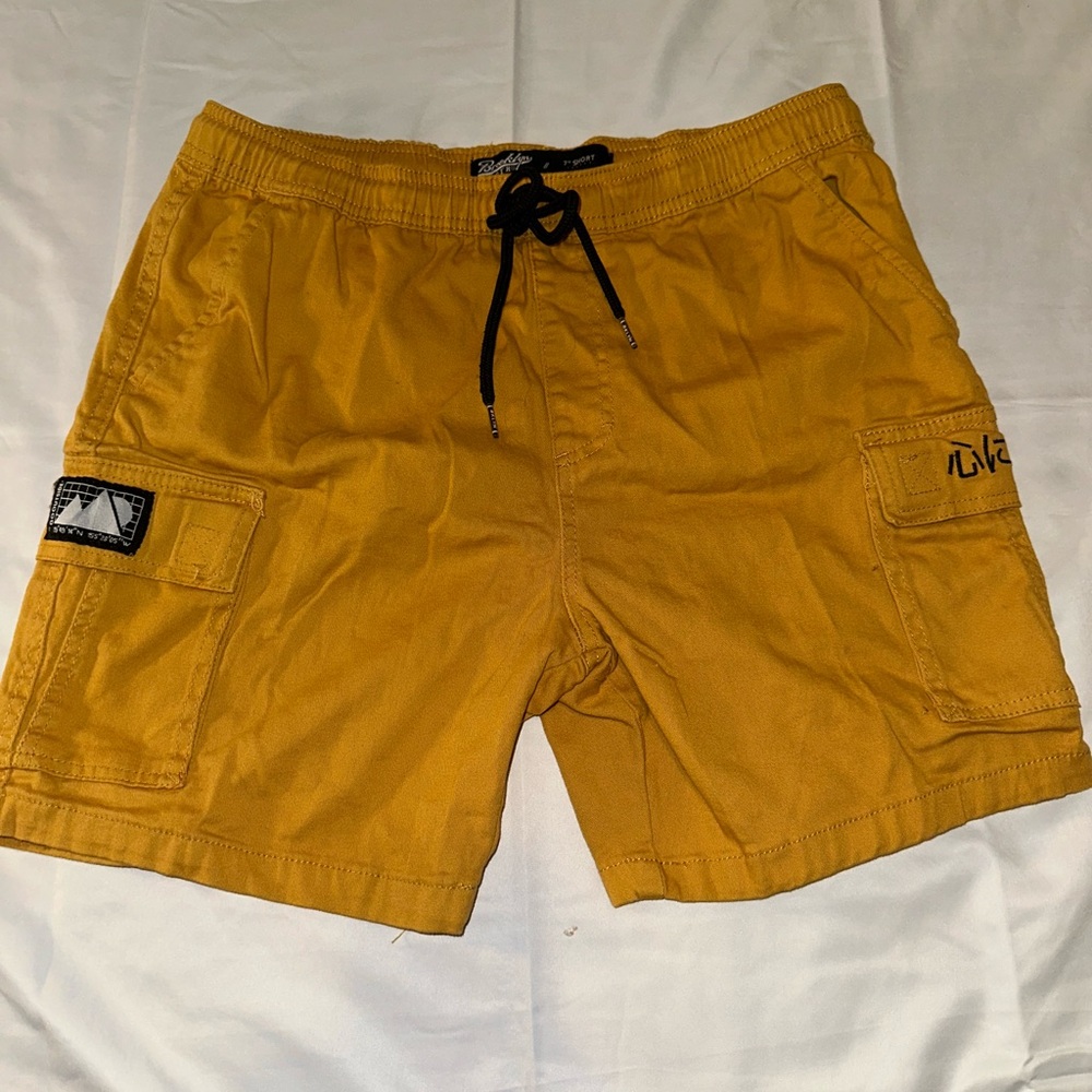 Brooklyn Cloth Mens Medium 7” Shorts Yellow Cargo - Japanese Text “Go Outside”